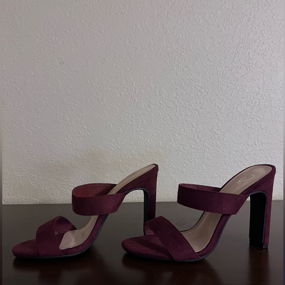 Never worn Maroon strapless sandals